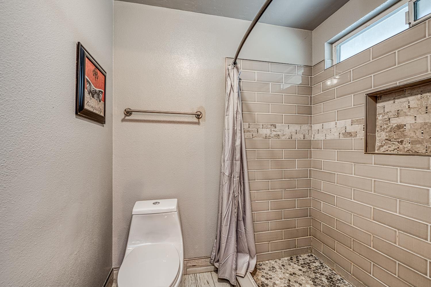 3317 E Palo Alto Avenue