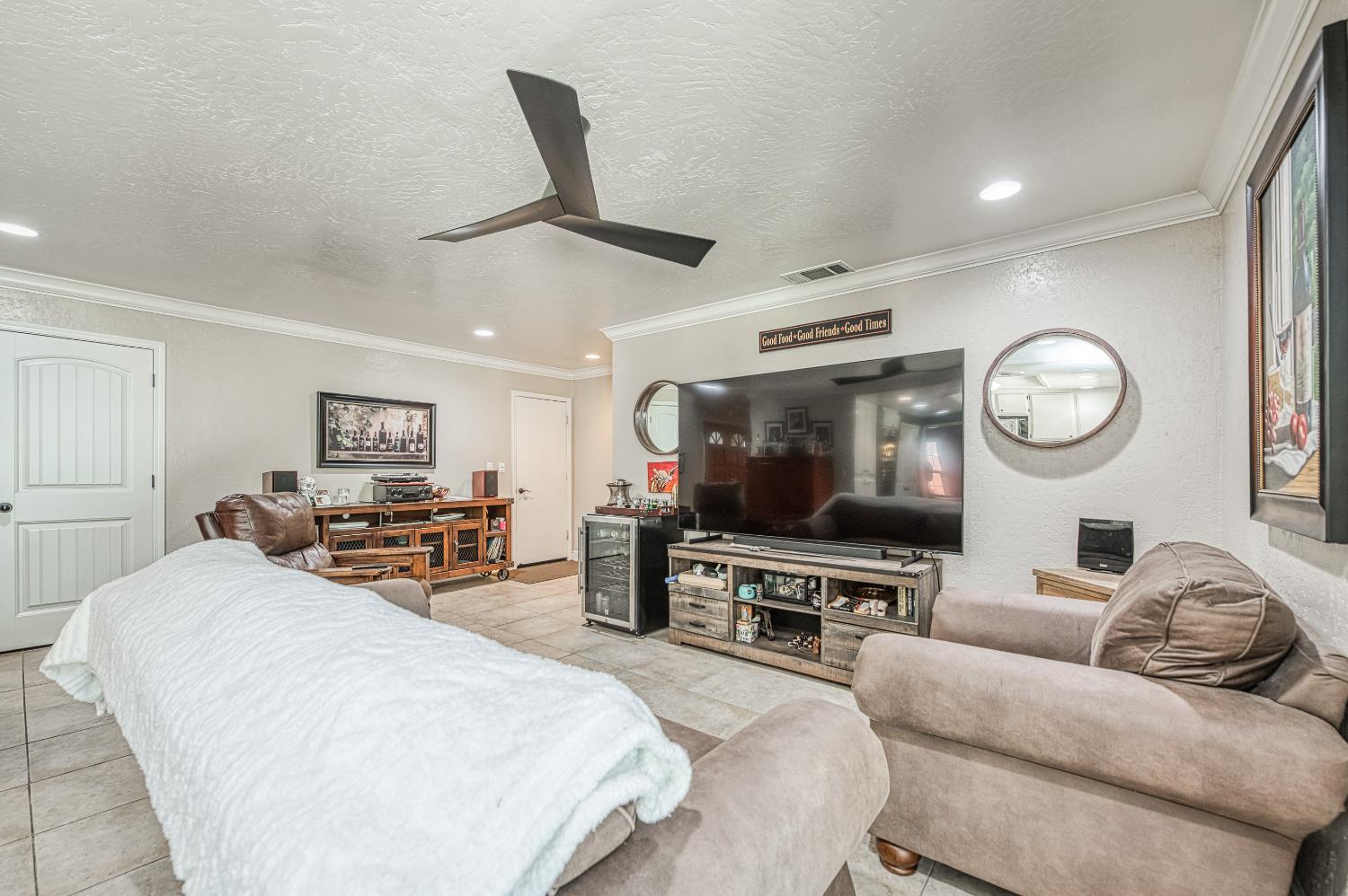 3317 E Palo Alto Avenue