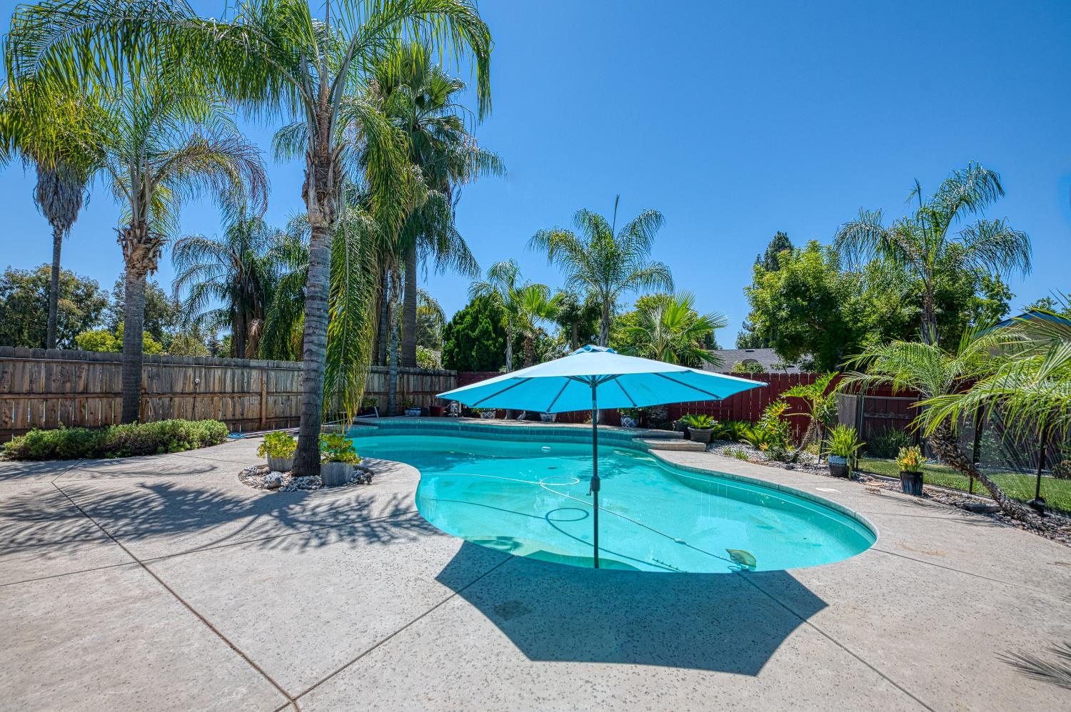 3317 E Palo Alto Avenue