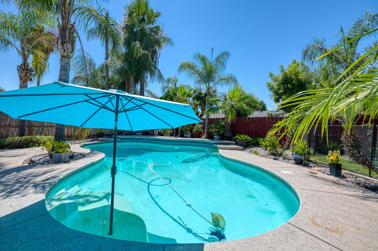 3317 E Palo Alto Avenue