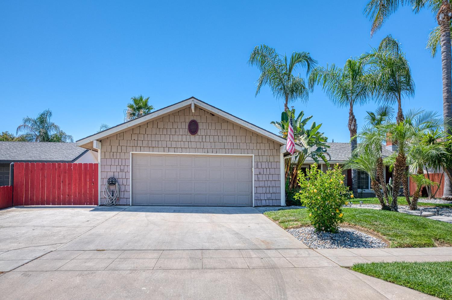 3317 E Palo Alto Avenue