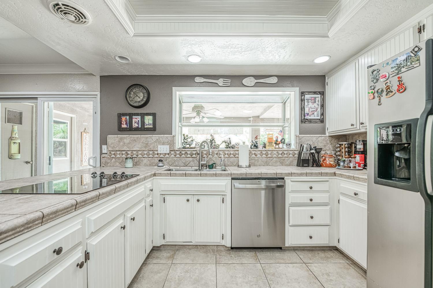 3317 E Palo Alto Avenue