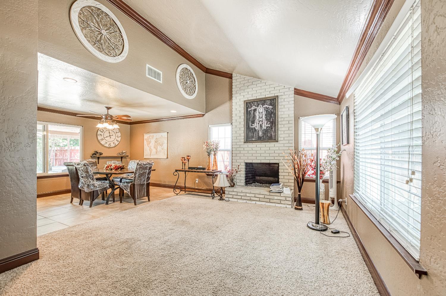 3317 E Palo Alto Avenue