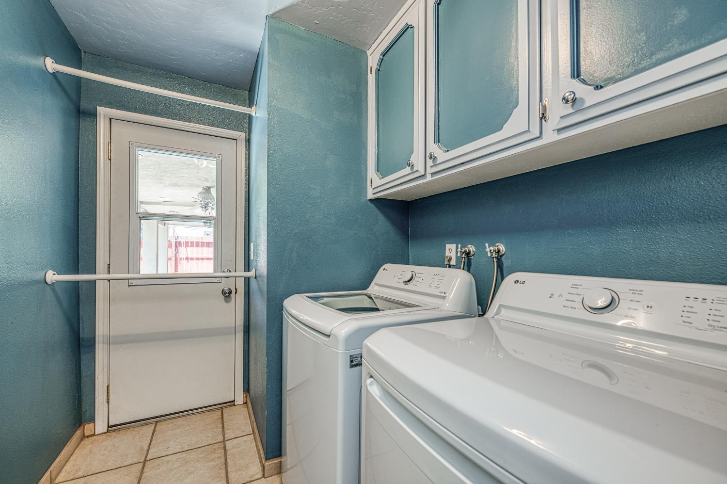 3317 E Palo Alto Avenue