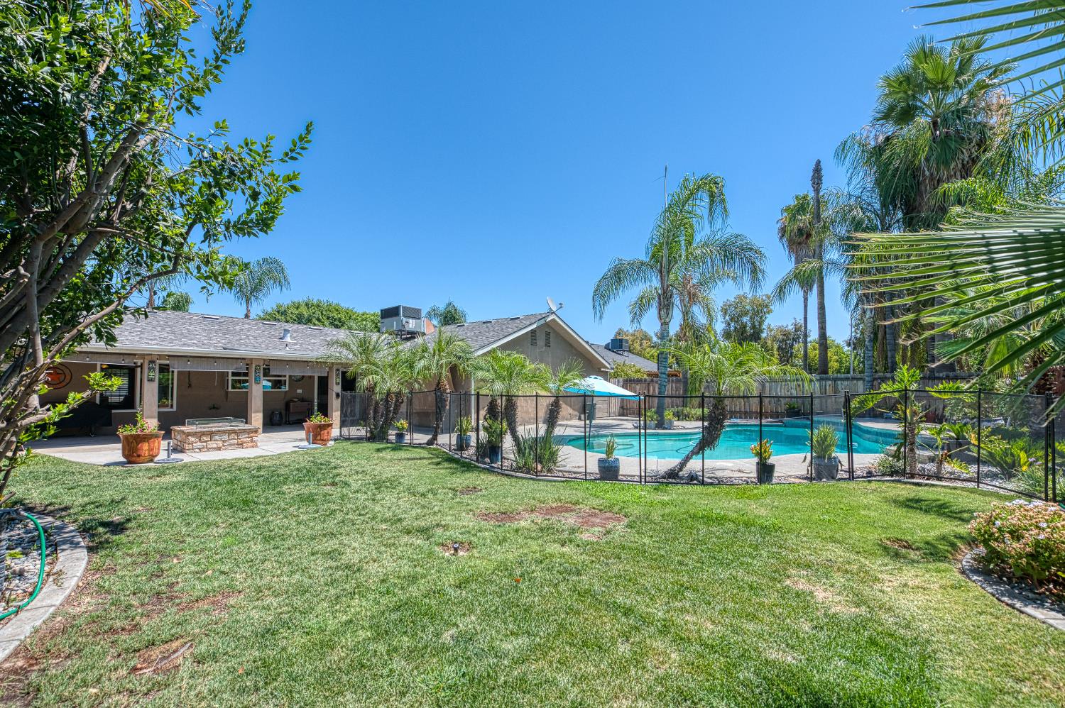 3317 E Palo Alto Avenue