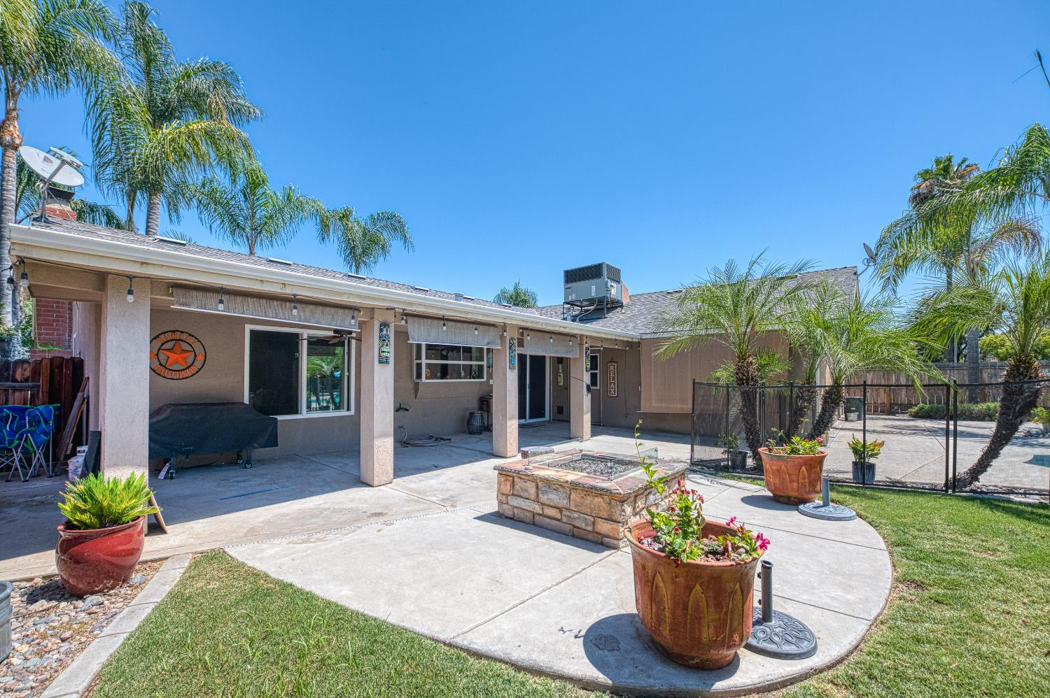 3317 E Palo Alto Avenue