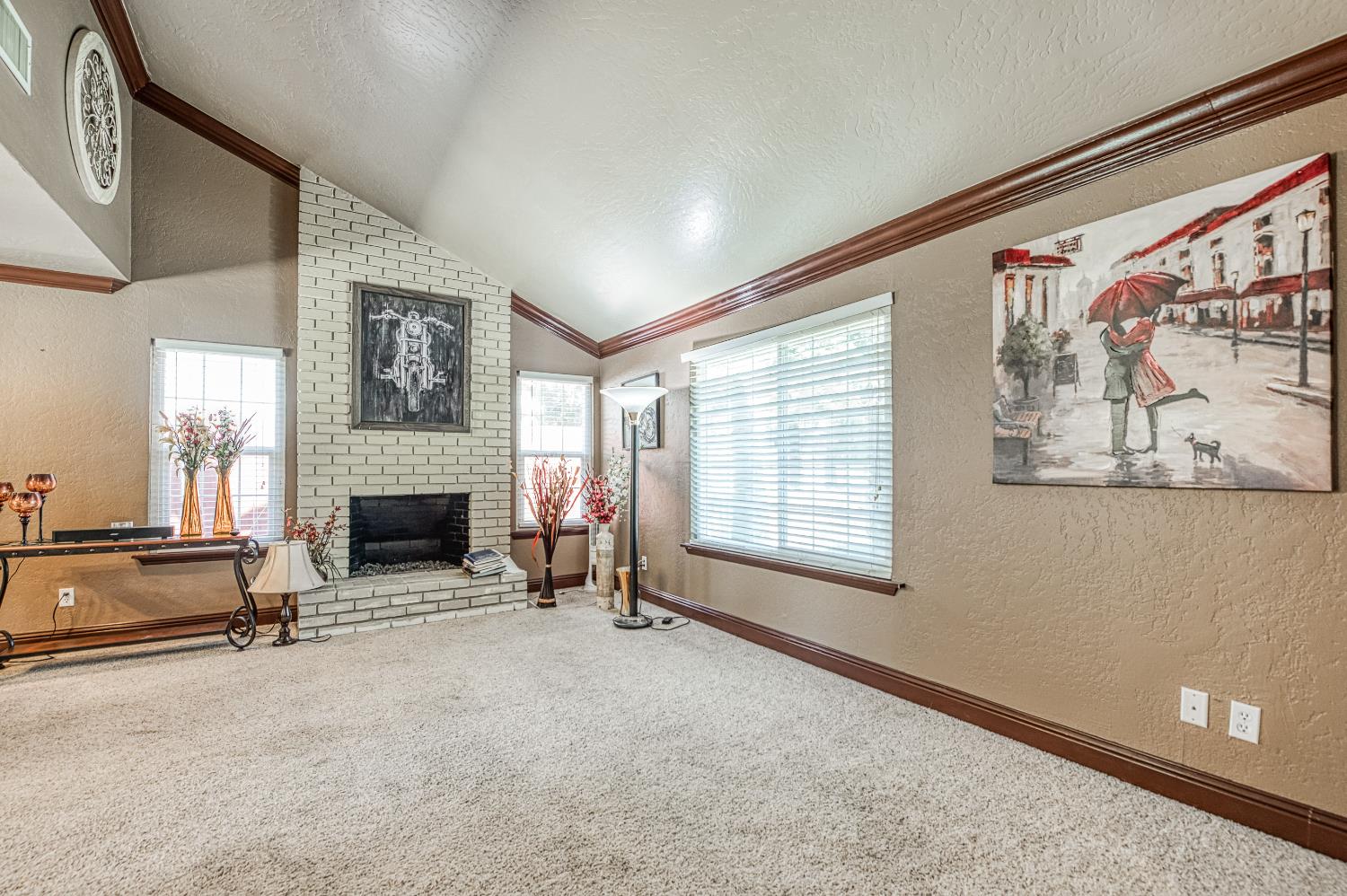 3317 E Palo Alto Avenue