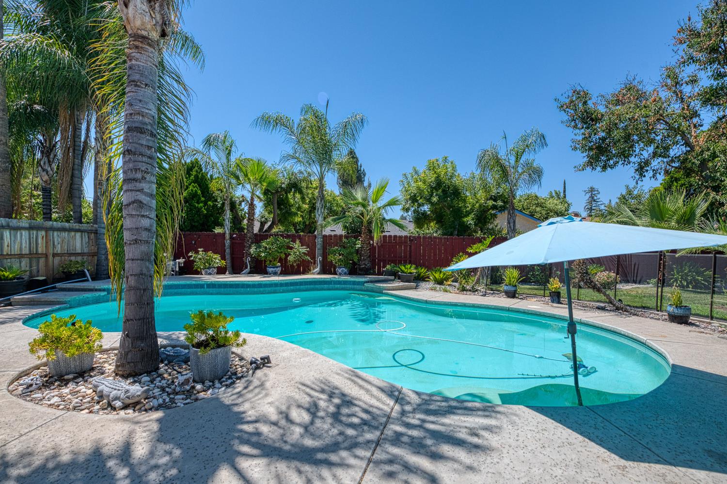 3317 E Palo Alto Avenue