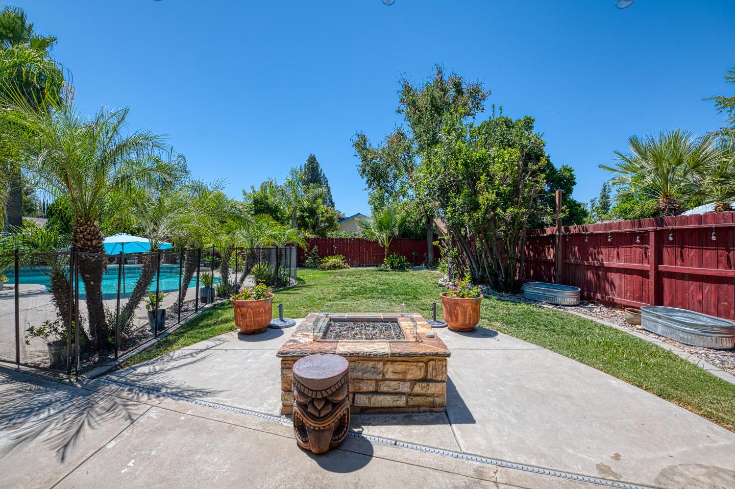 3317 E Palo Alto Avenue