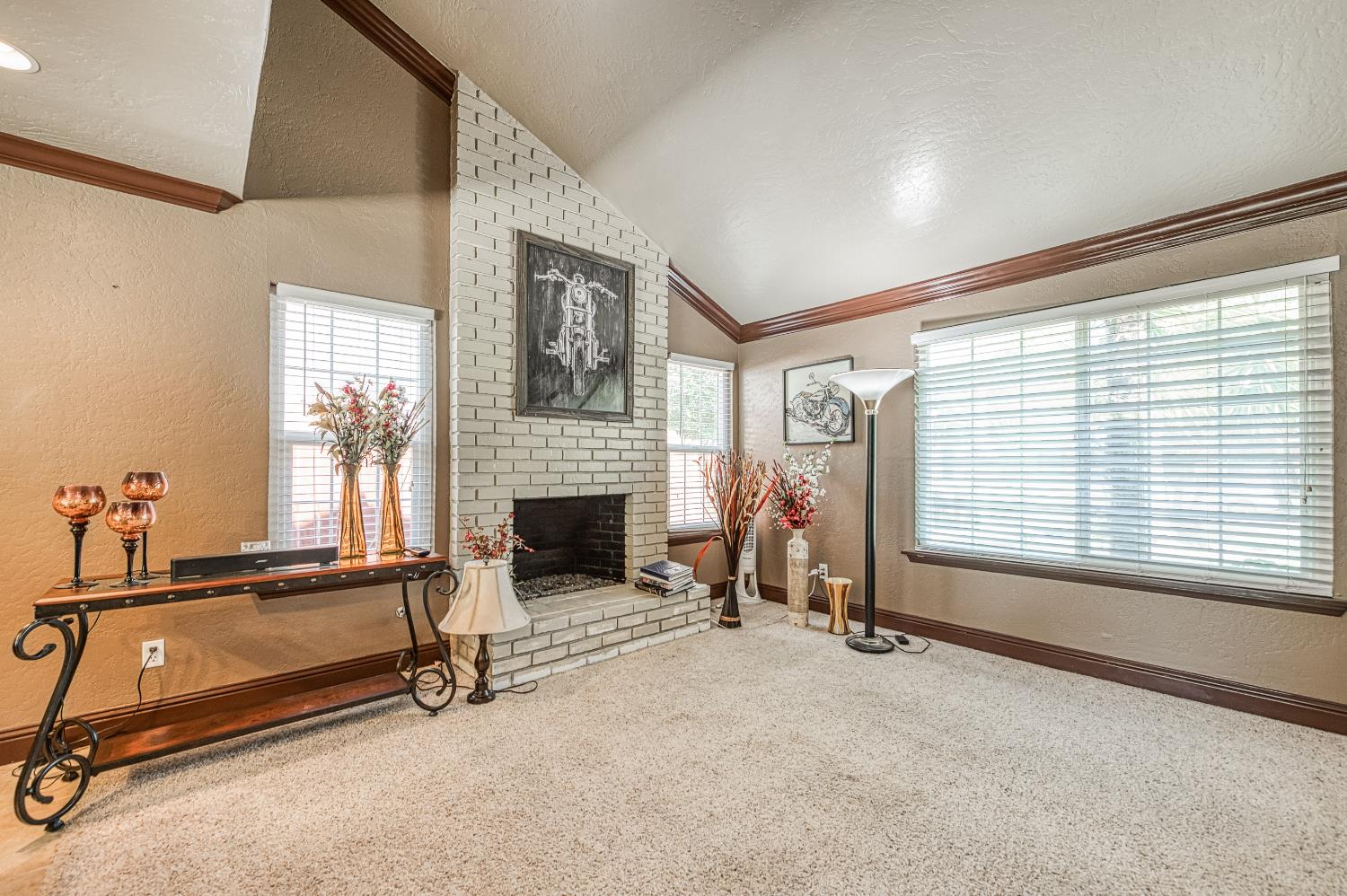 3317 E Palo Alto Avenue