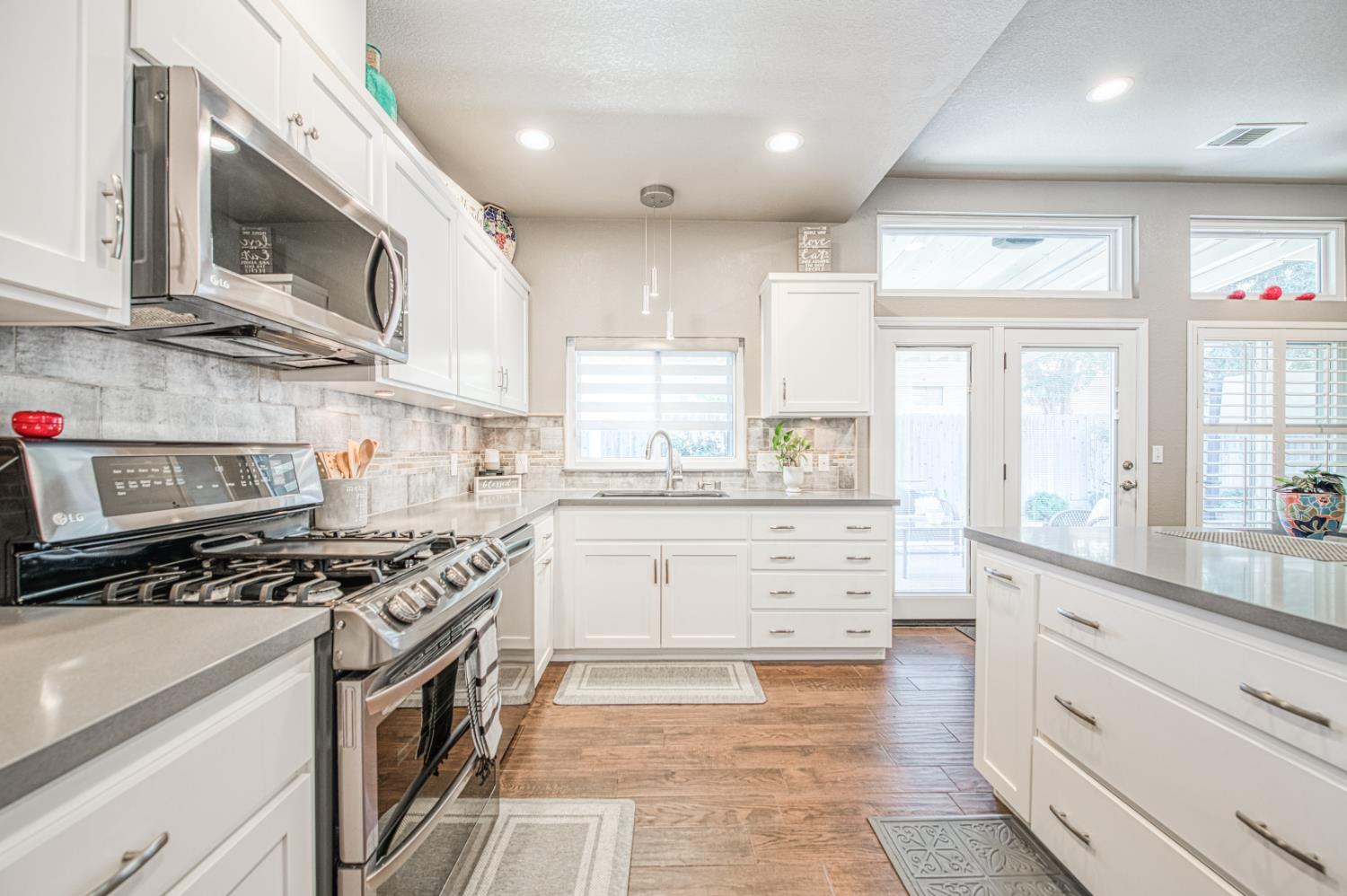 218 W Fallbrook Avenue