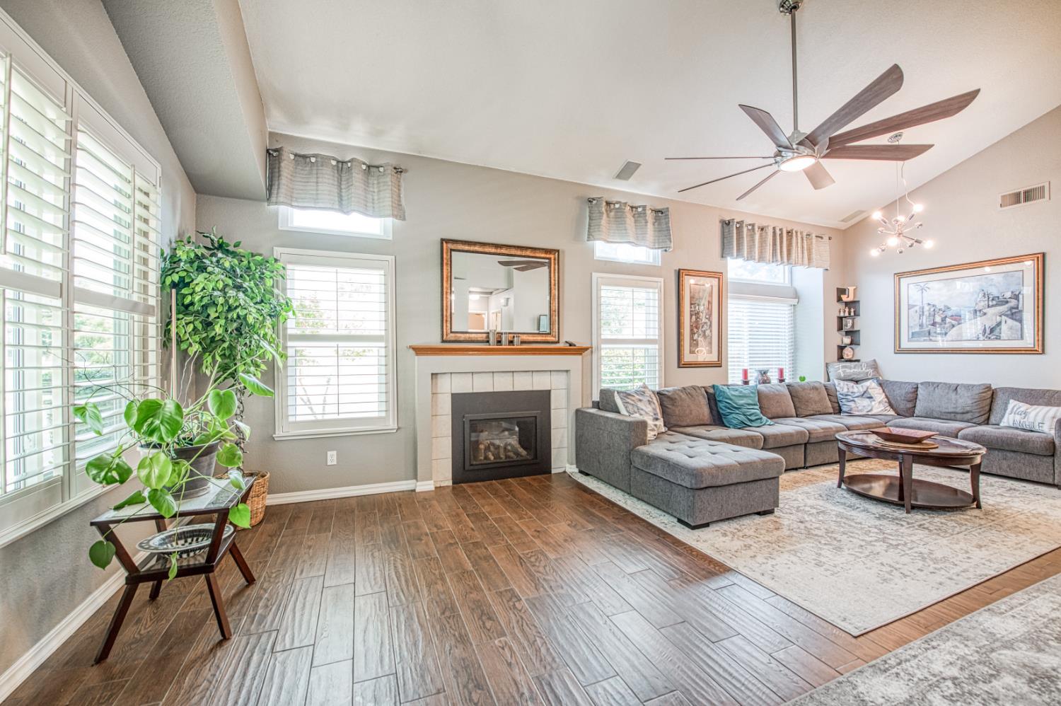 218 W Fallbrook Avenue