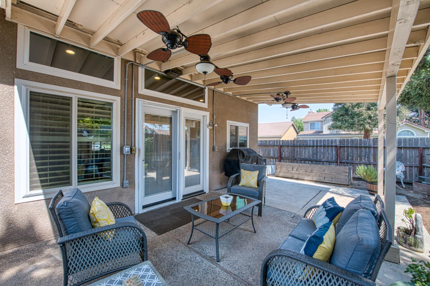 218 W Fallbrook Avenue