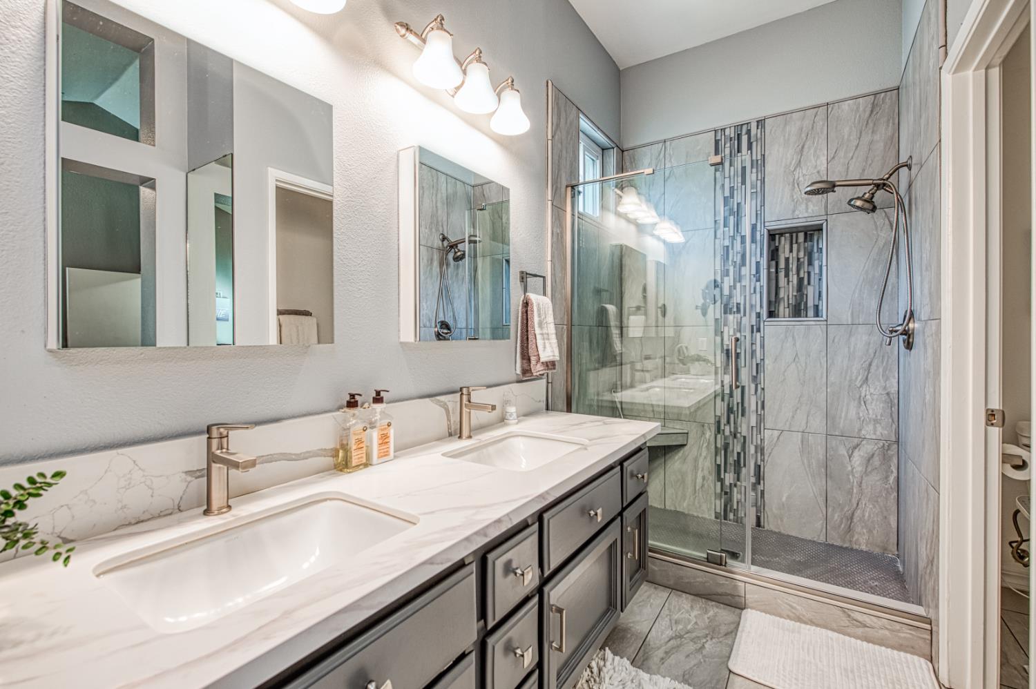 218 W Fallbrook Avenue