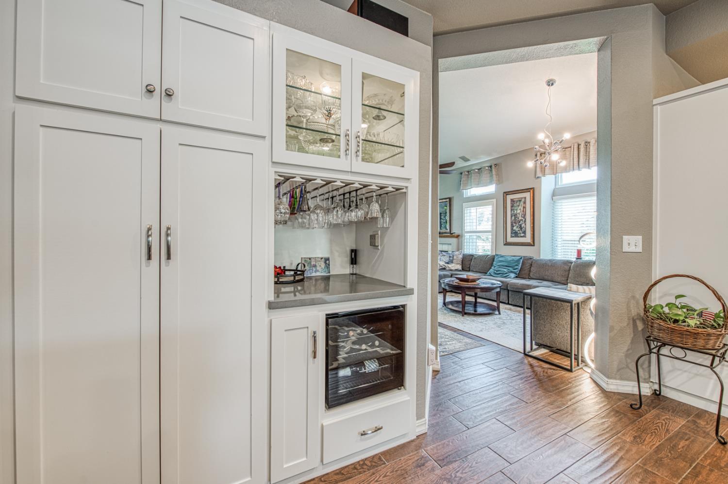 218 W Fallbrook Avenue