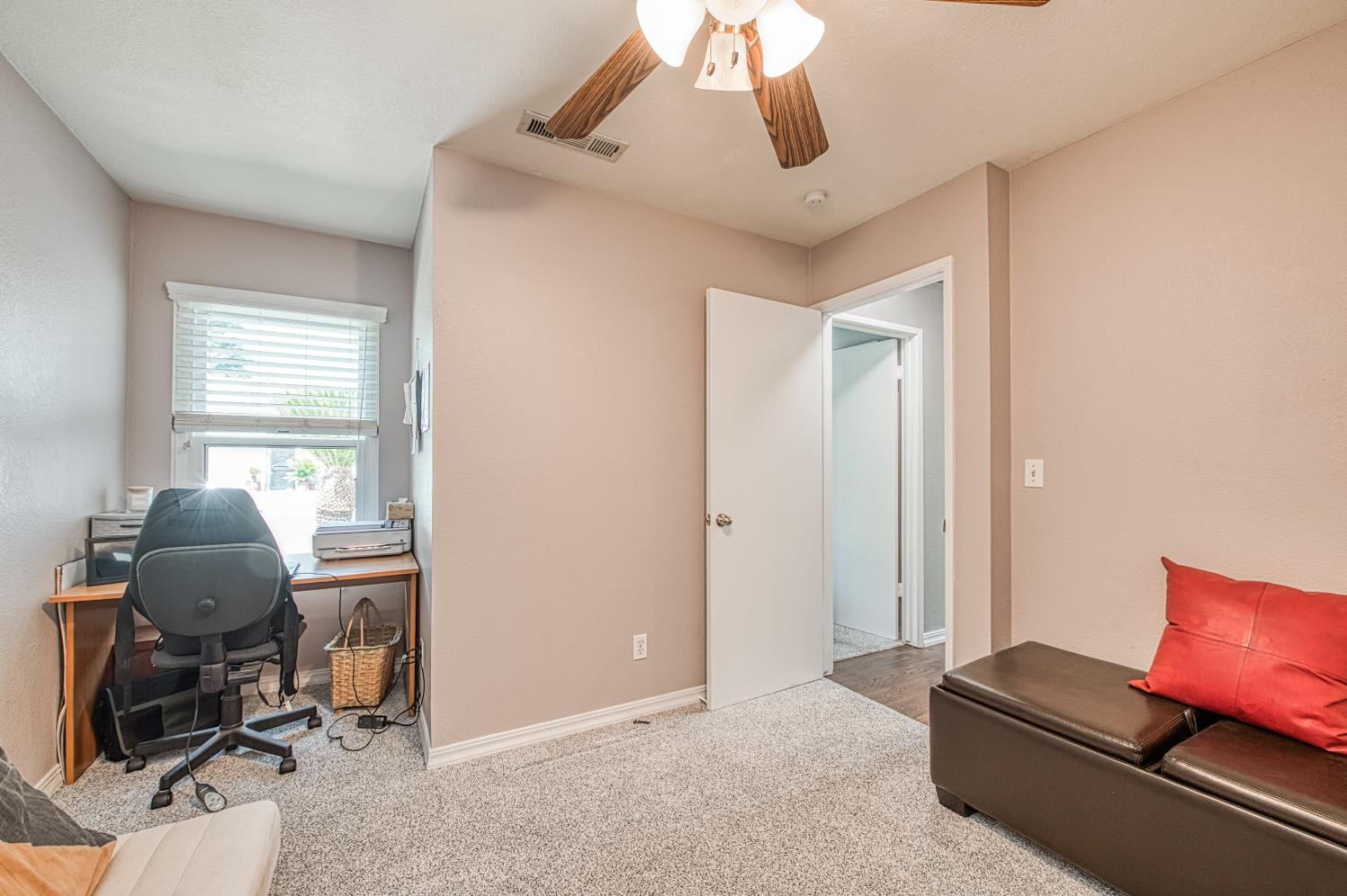 218 W Fallbrook Avenue