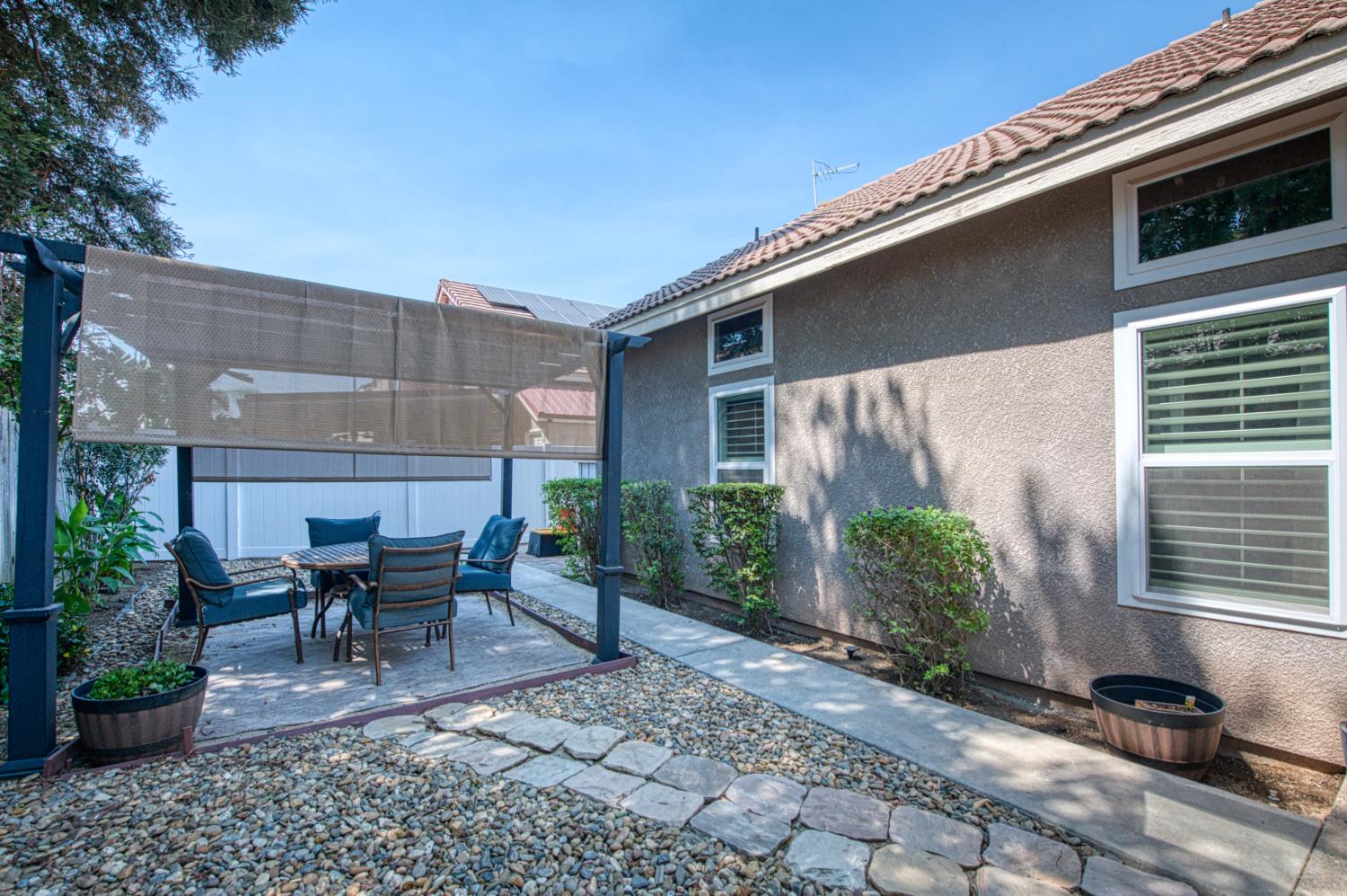 218 W Fallbrook Avenue