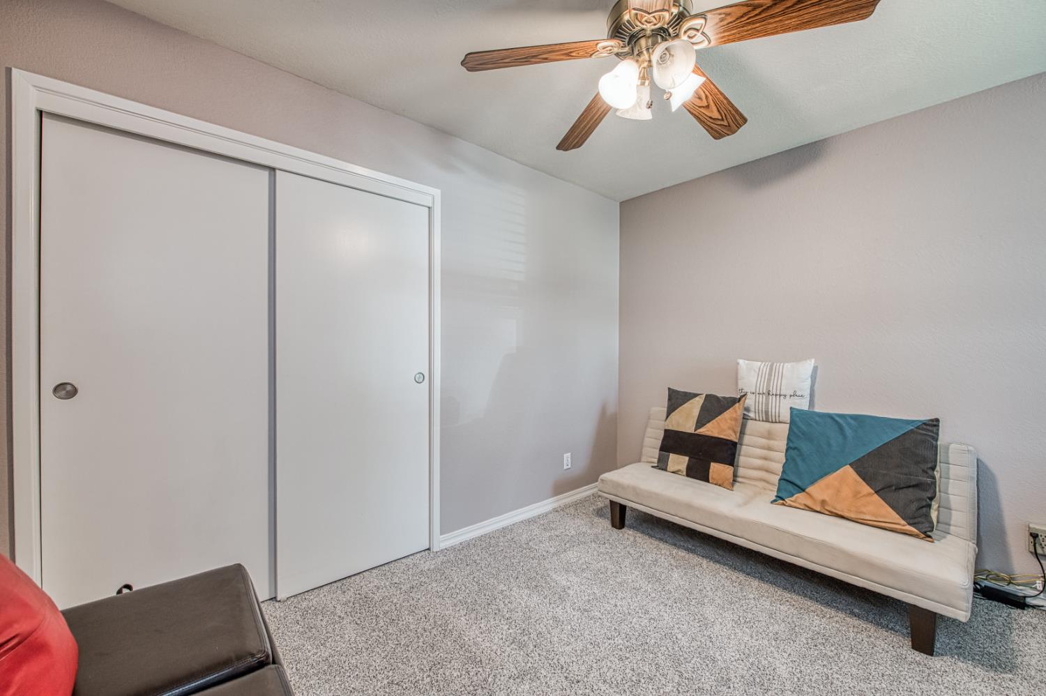 218 W Fallbrook Avenue