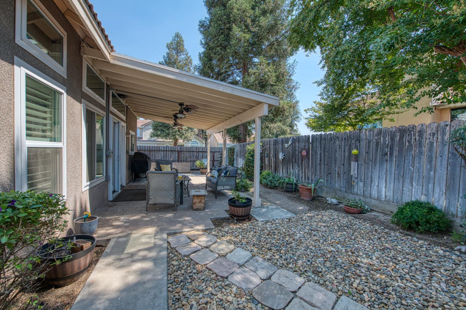 218 W Fallbrook Avenue