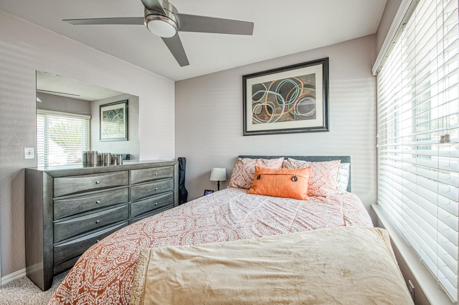 218 W Fallbrook Avenue