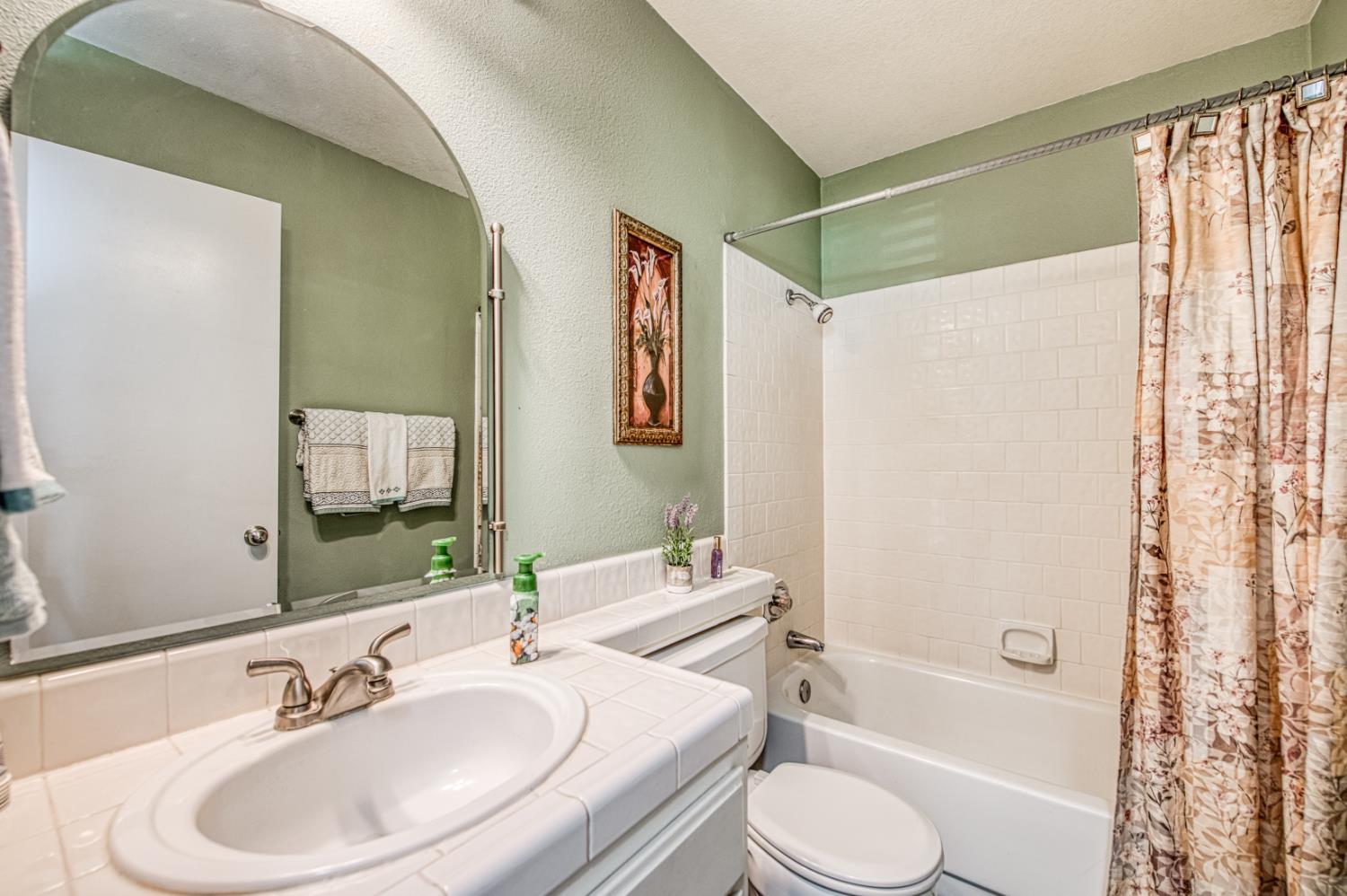 218 W Fallbrook Avenue