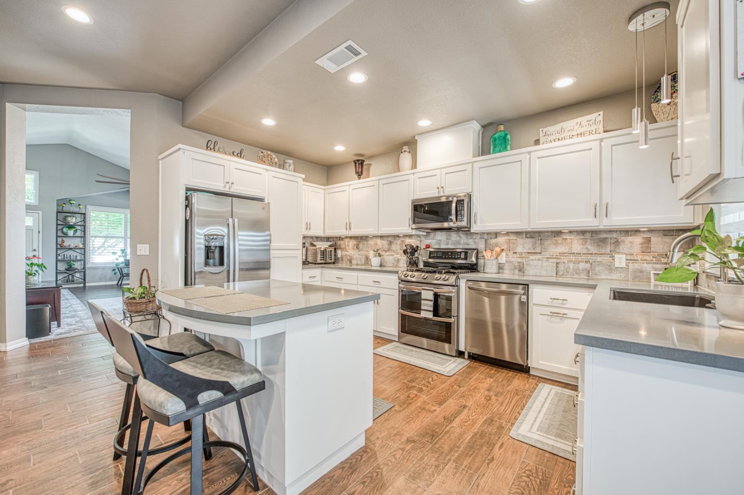 218 W Fallbrook Avenue