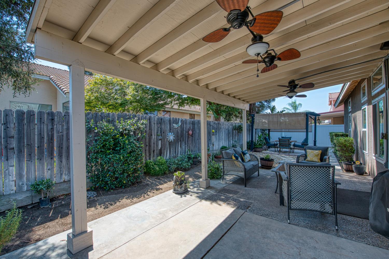 218 W Fallbrook Avenue