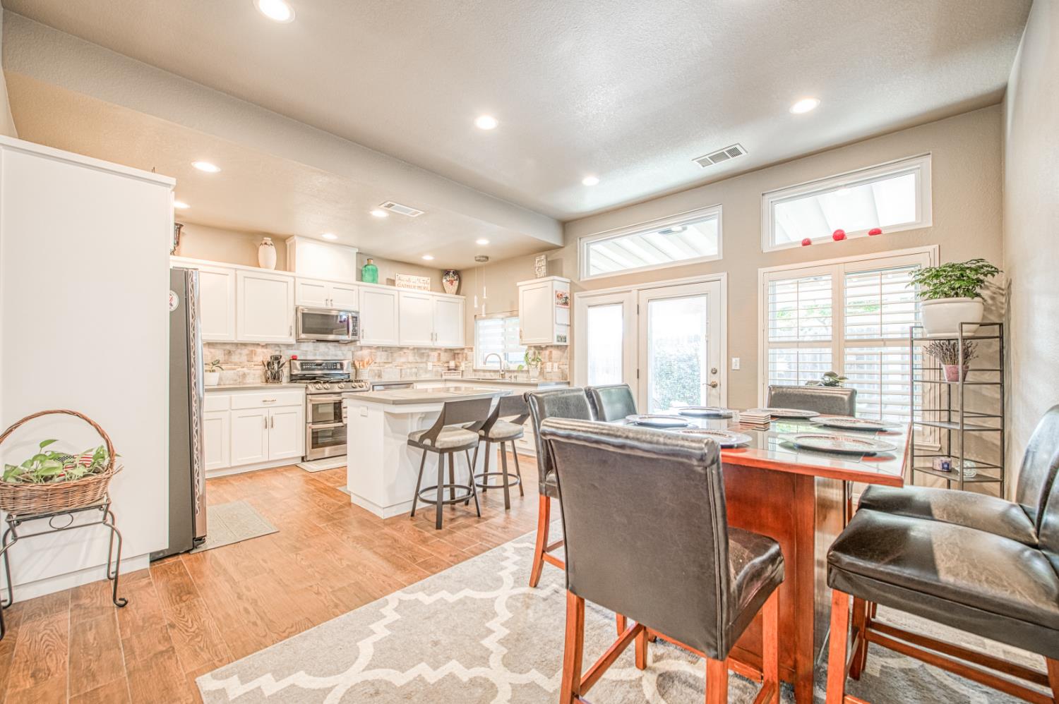 218 W Fallbrook Avenue