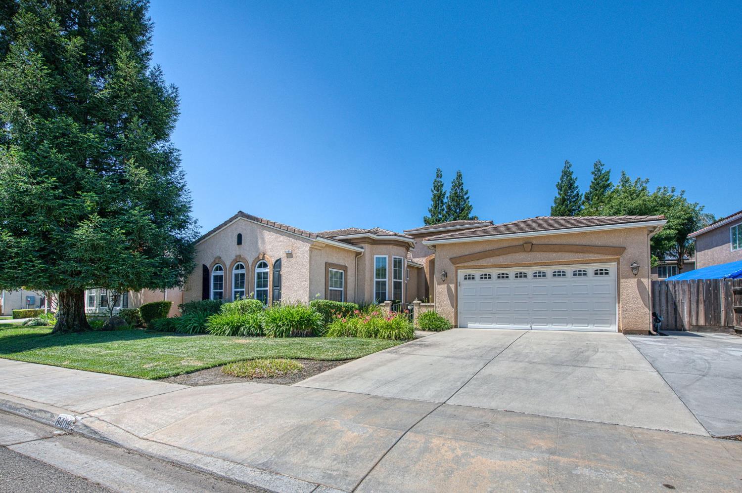 8405 N Paula