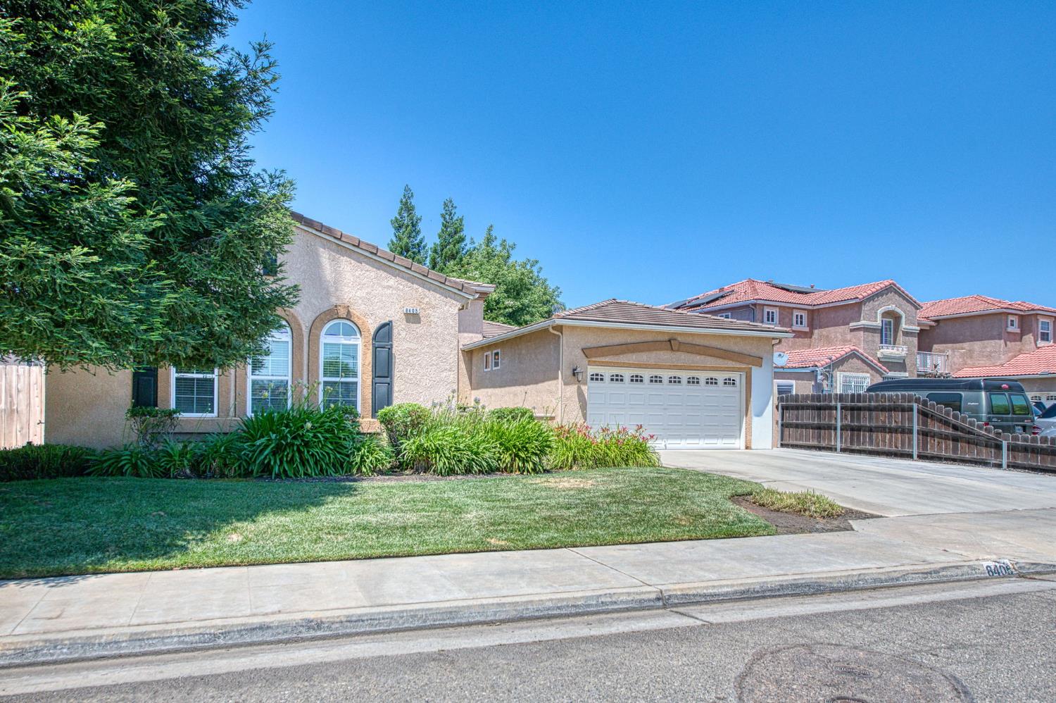 8405 N Paula