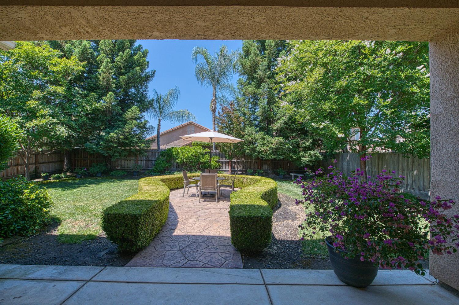 8405 N Paula