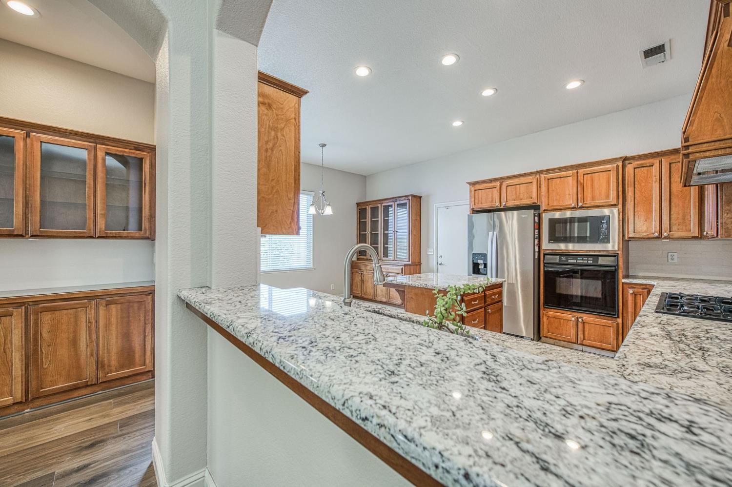 8405 N Paula