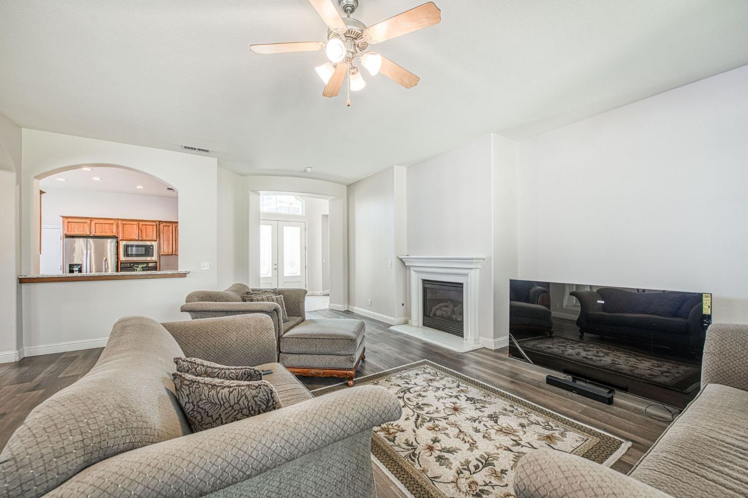 8405 N Paula