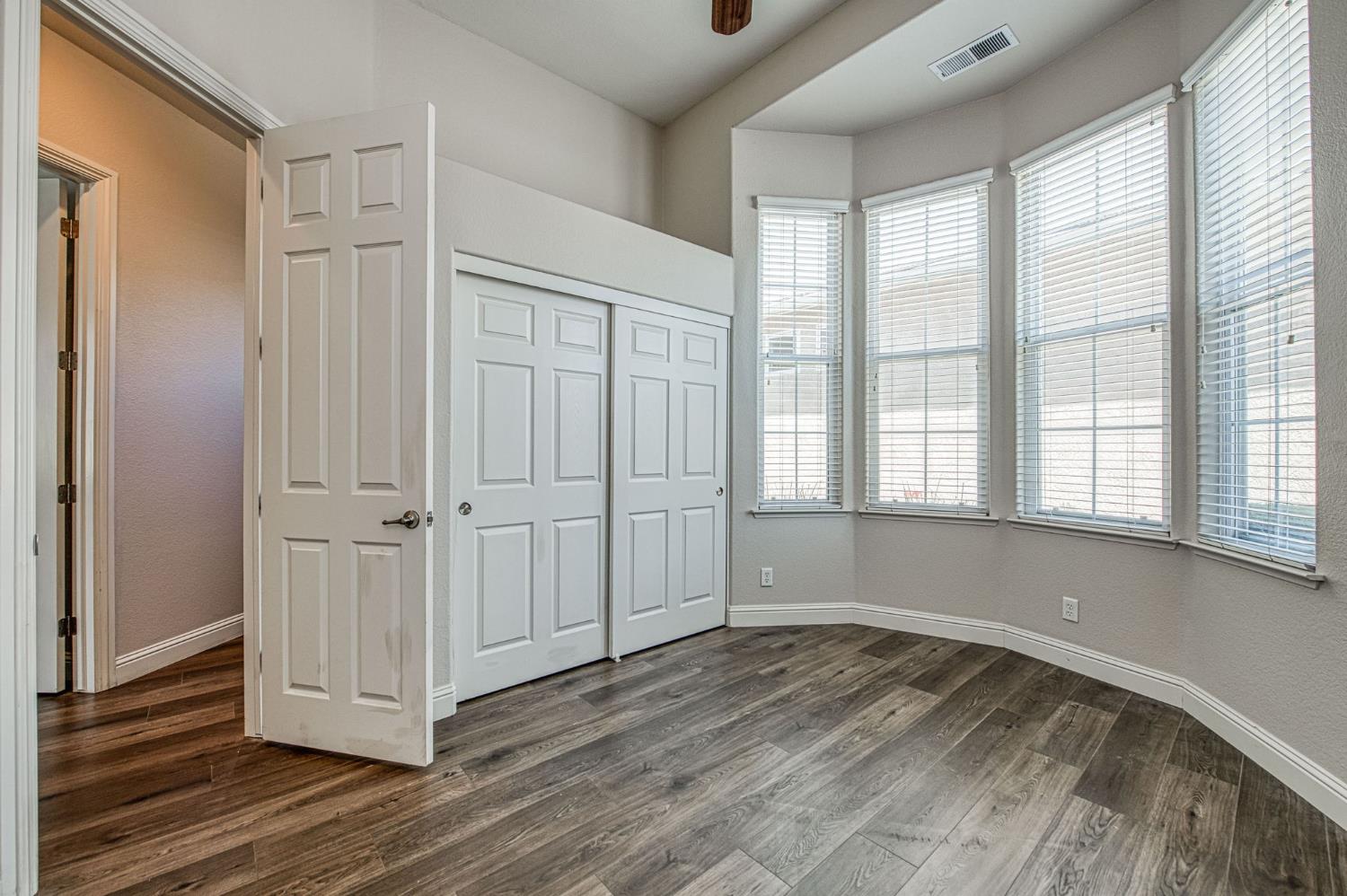 8405 N Paula