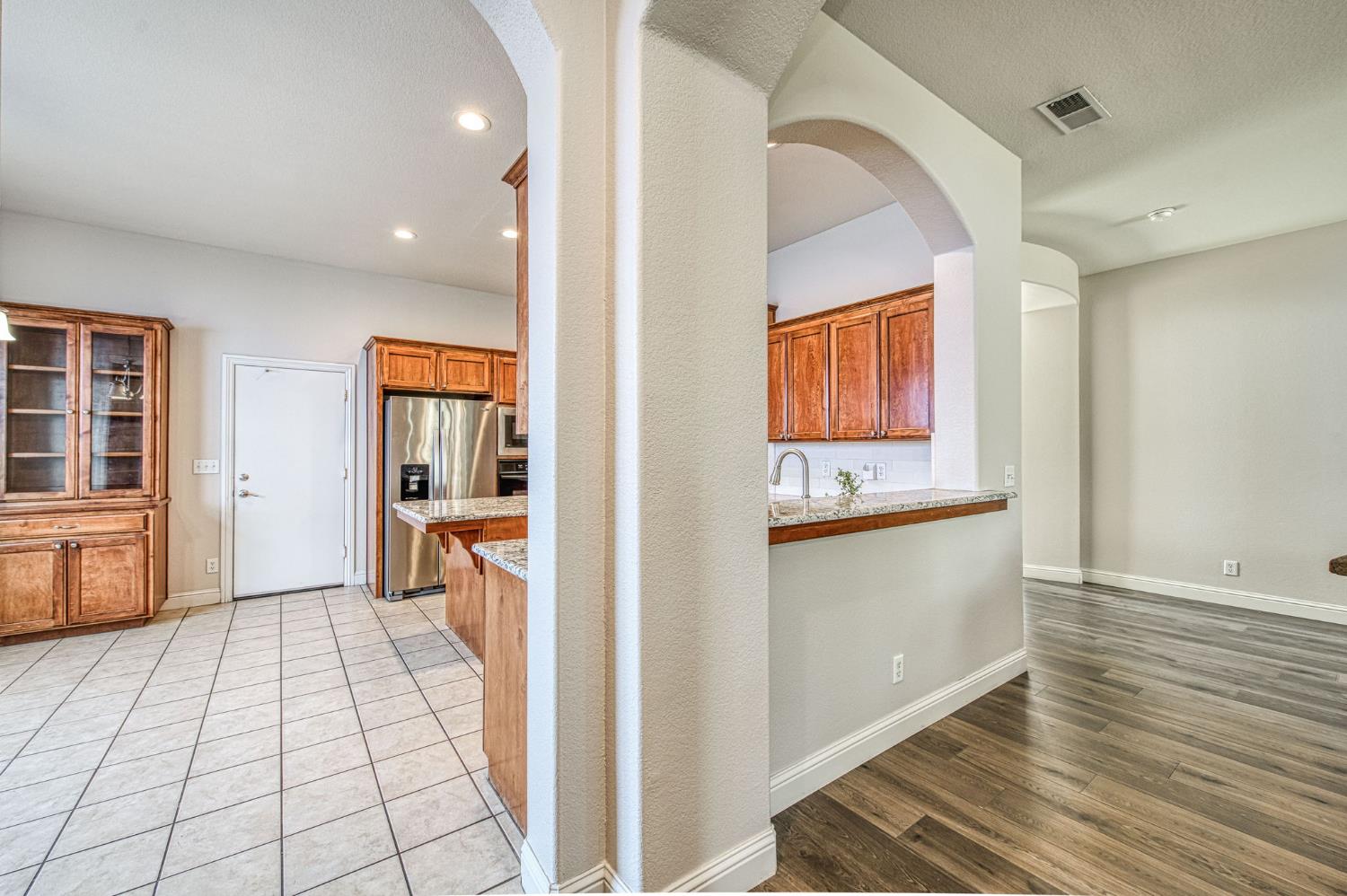 8405 N Paula
