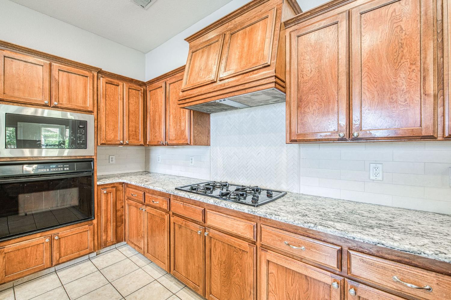 8405 N Paula