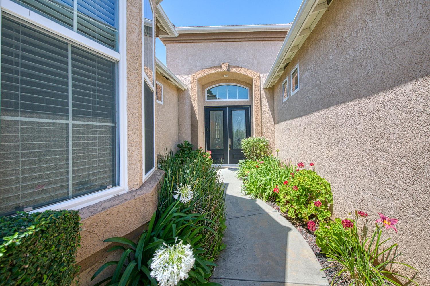 8405 N Paula