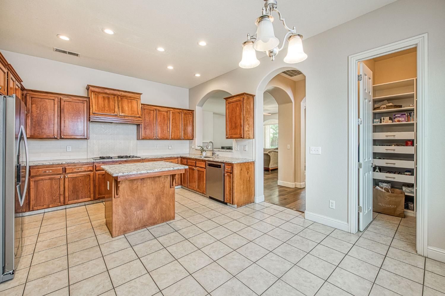 8405 N Paula