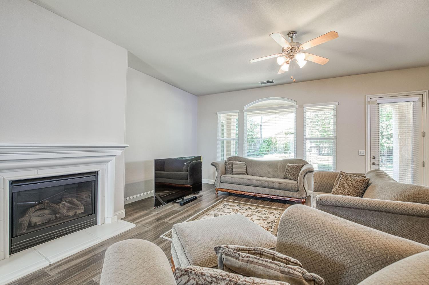 8405 N Paula