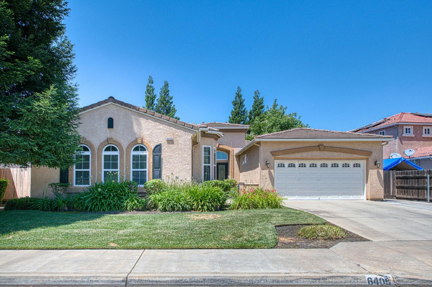 8405 N Paula