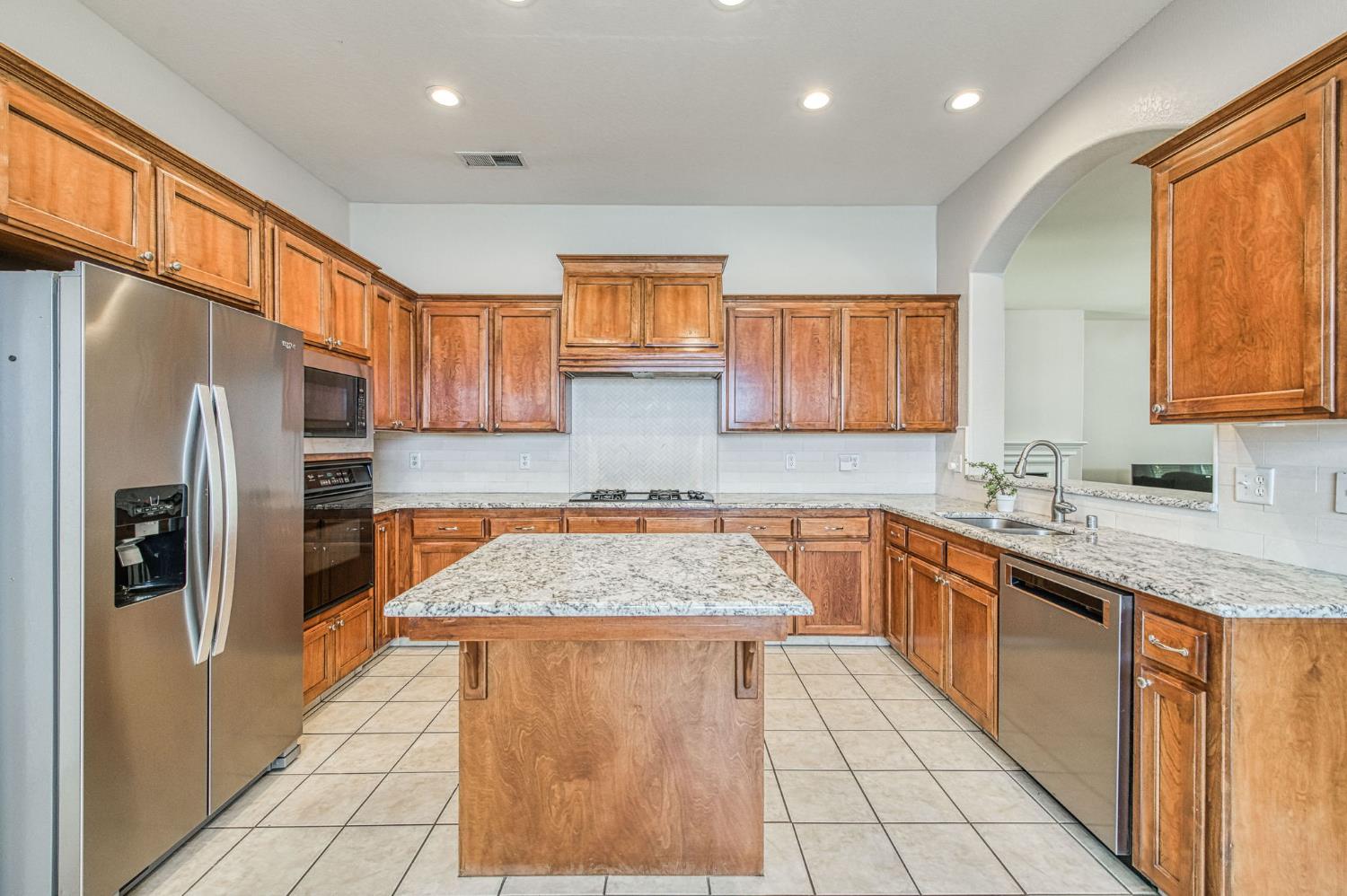 8405 N Paula