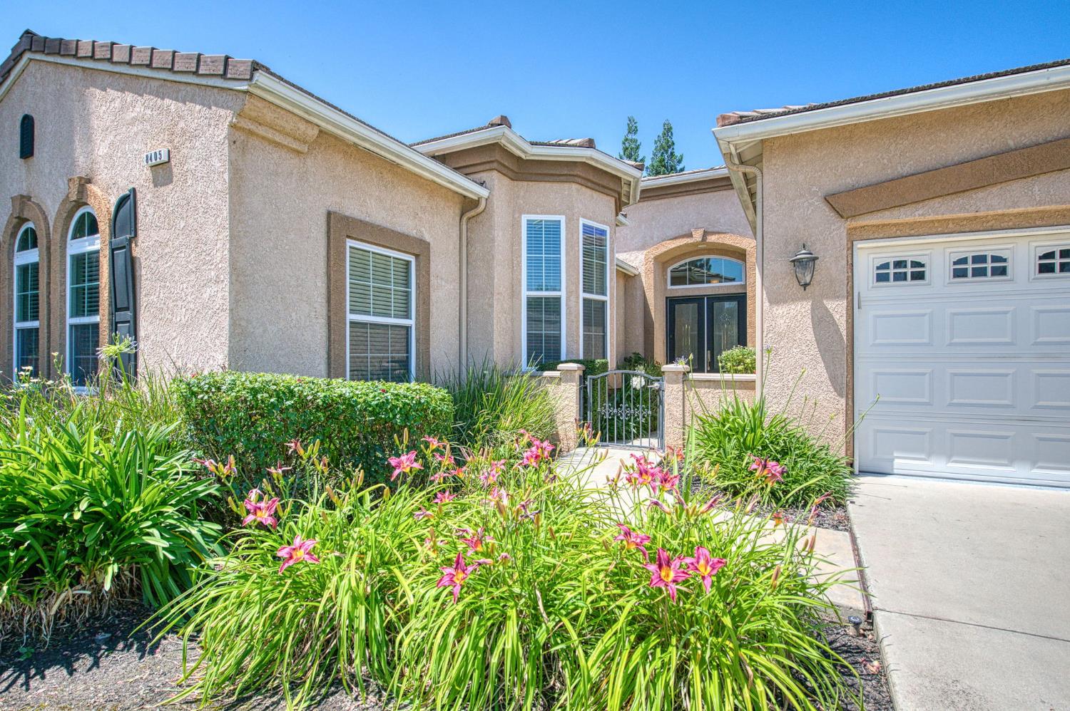 8405 N Paula