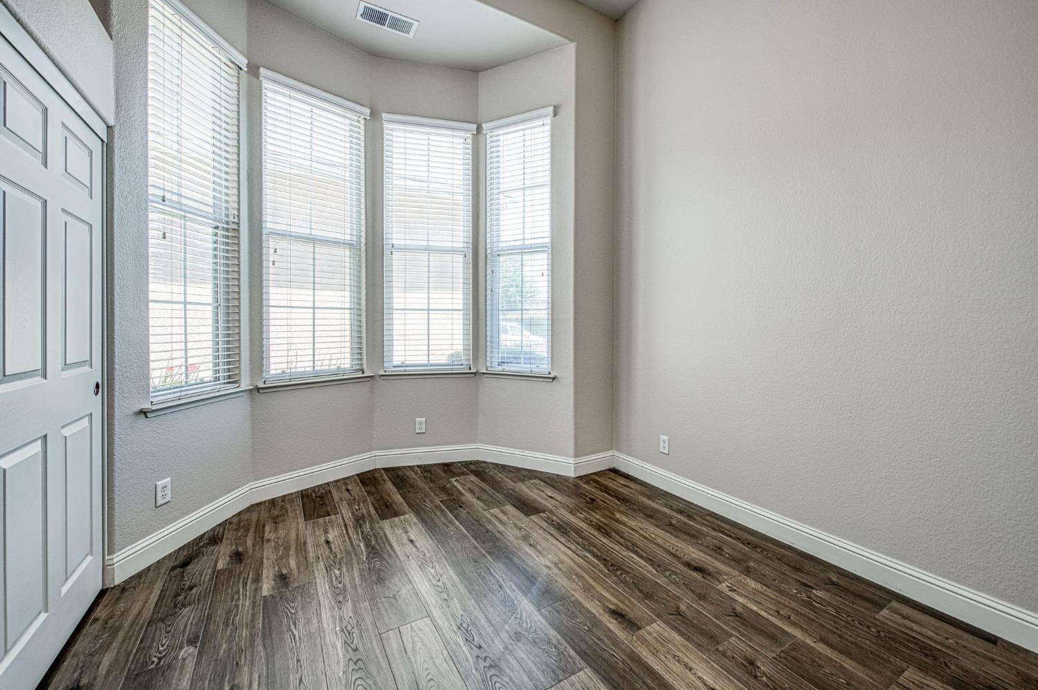 8405 N Paula