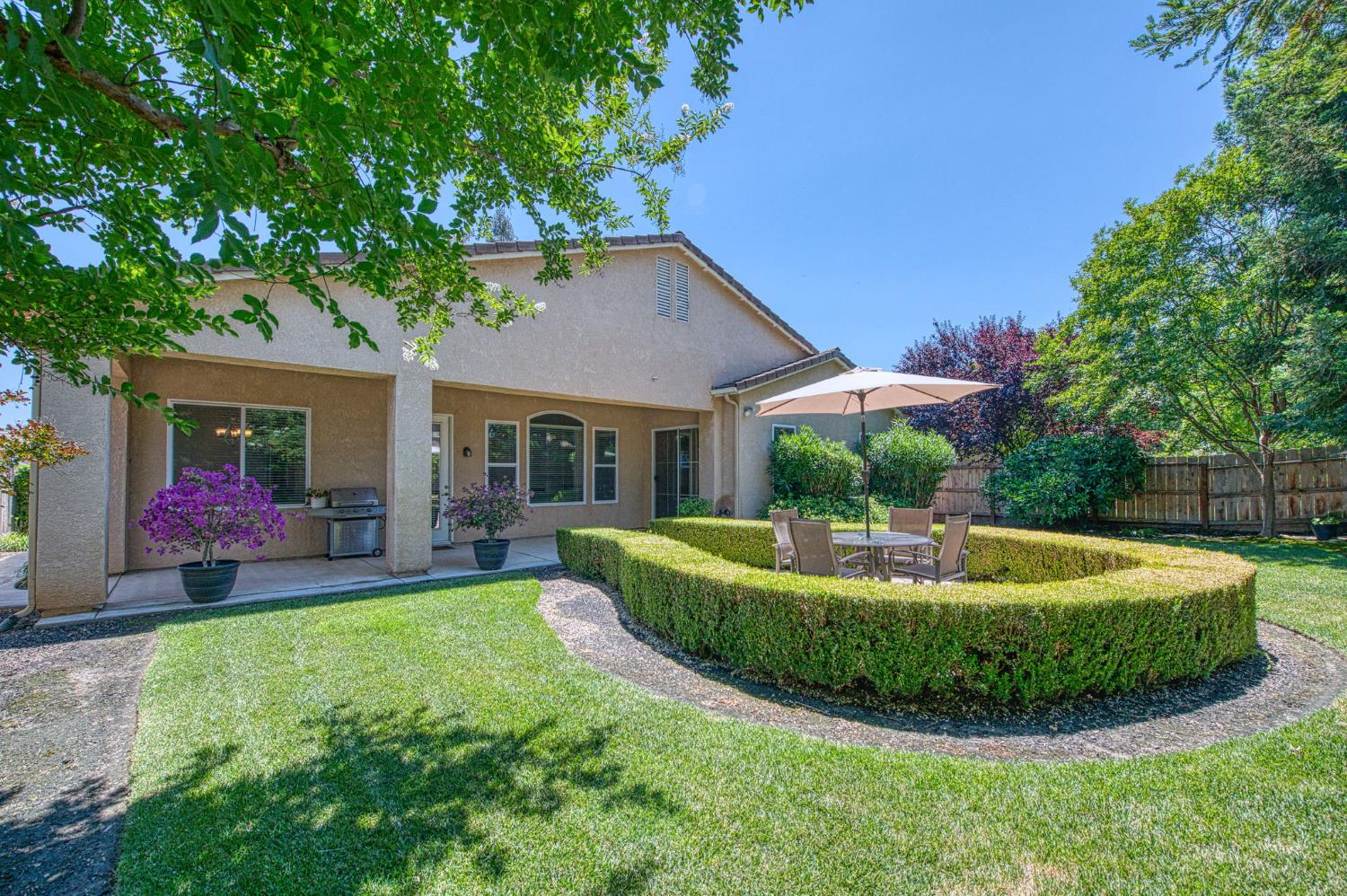 8405 N Paula
