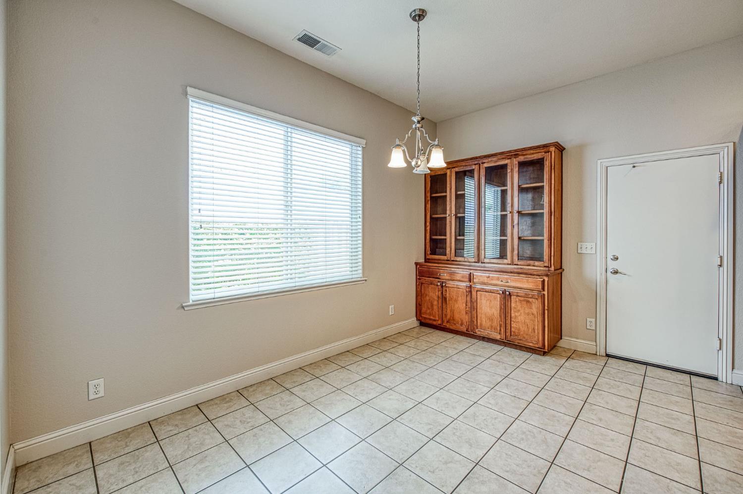 8405 N Paula