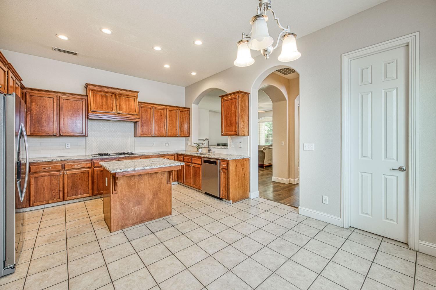 8405 N Paula