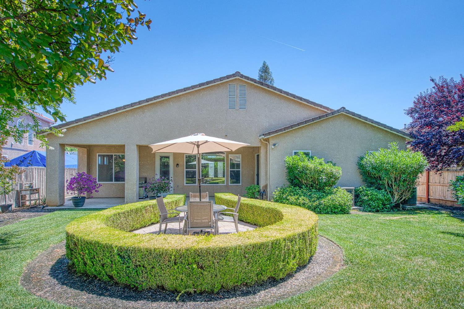 8405 N Paula