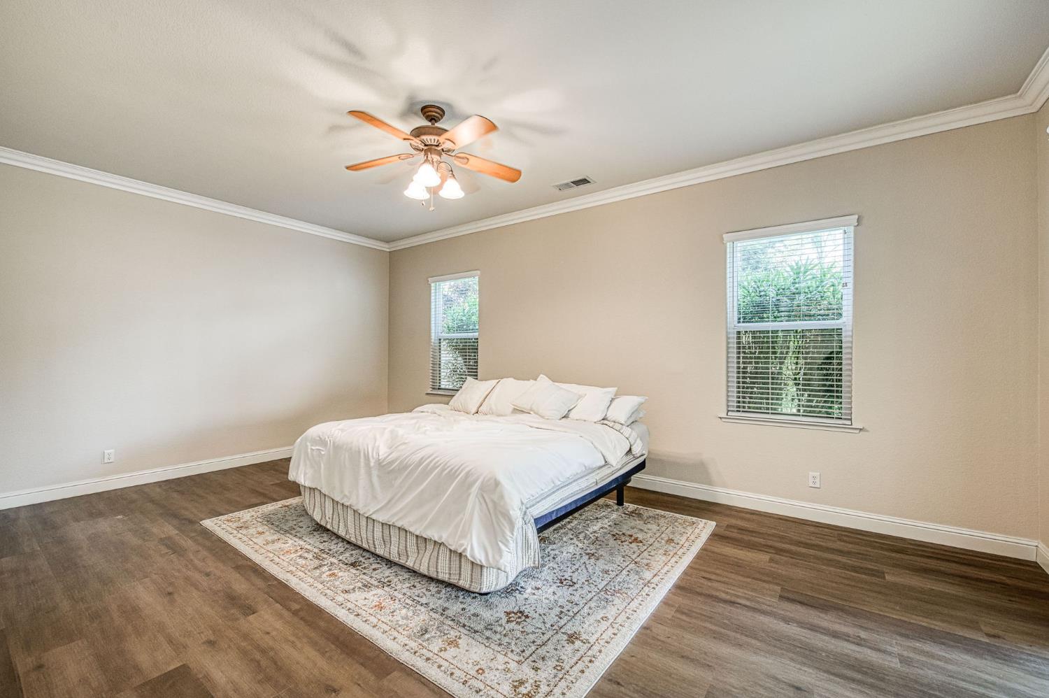 8405 N Paula