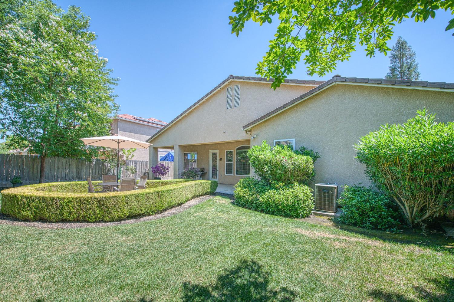 8405 N Paula