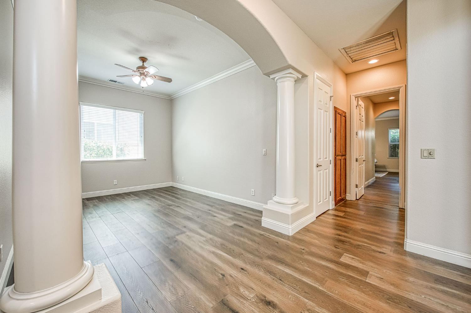 8405 N Paula